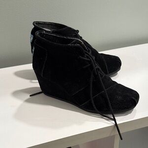 Toms Black Lace Up Suede Boots